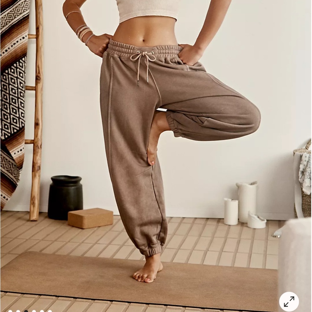 FP sprint to the finish Pants (new without tags/never worn)